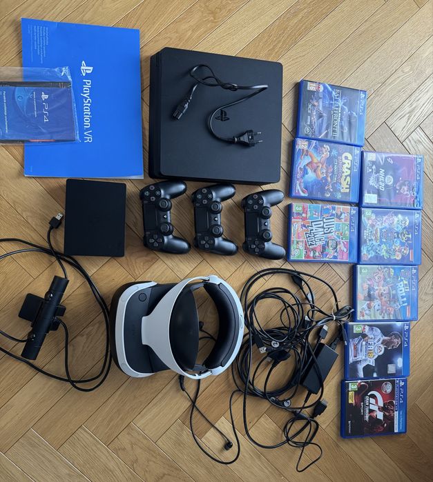 Konsola PS4, okulary VR i dodatki