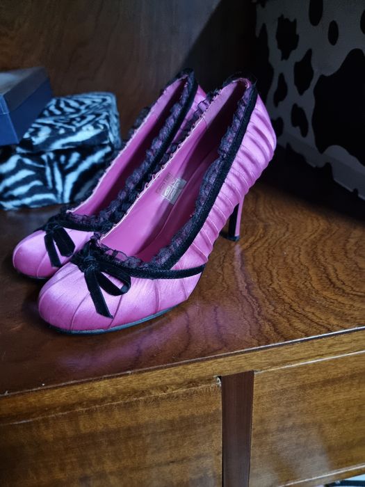 Muitos sapatos senhora 39