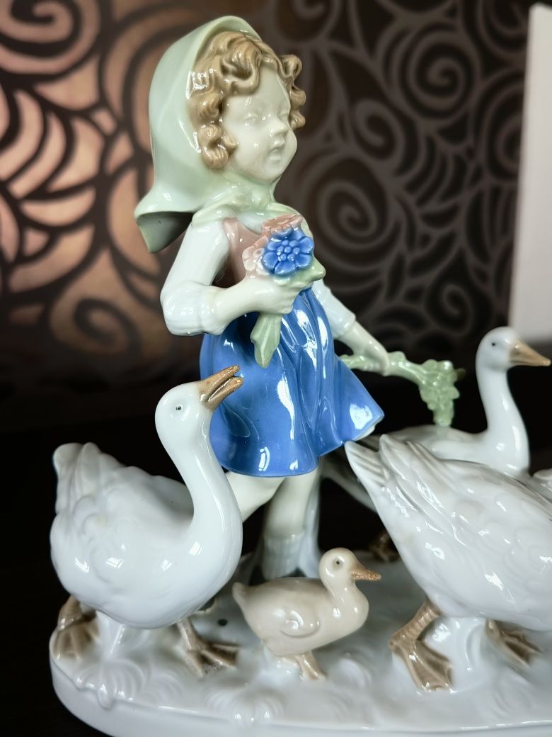 Figurka z porcelany Grafenthal gęsiareczka