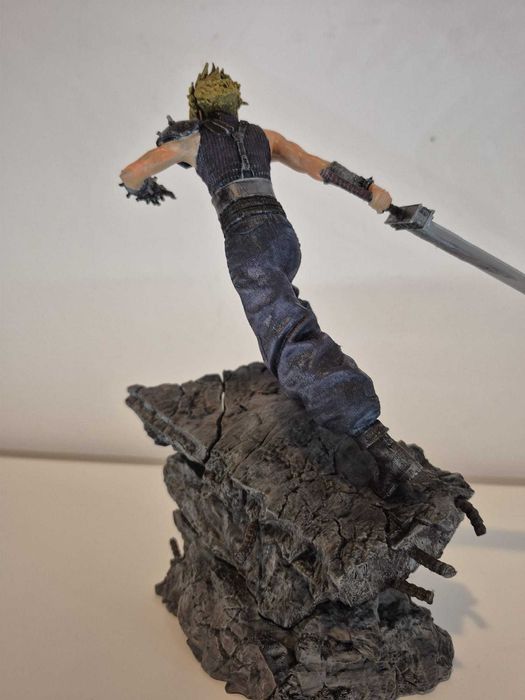 Figura Final Fantasy VII Remake Cloud Strife