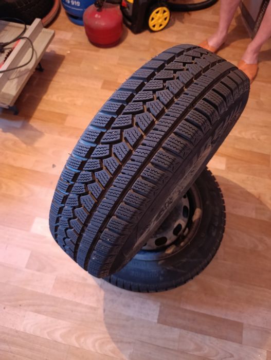 Prawie nowe opony zimowe + felga 175/65R14
