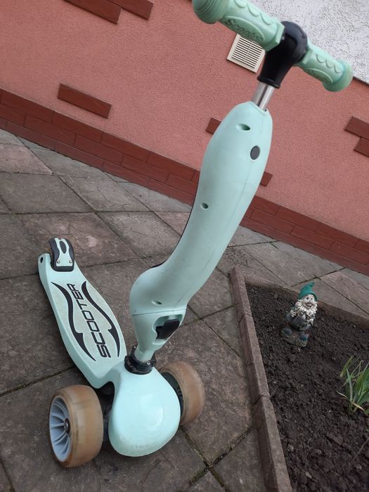 Дитячий самокат мятного кольору