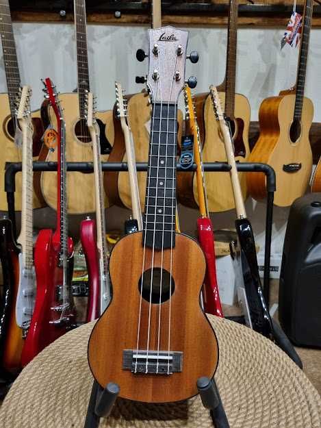 Laila UPM-2100-S ukulele sopranowe + pokrowiec