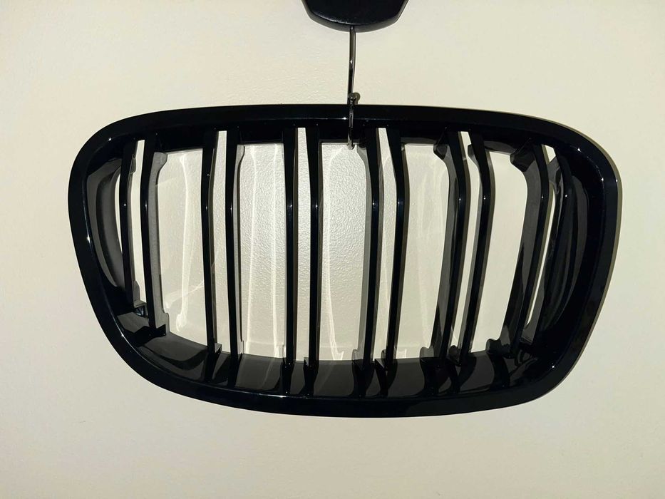 Grelhas preto brilhante F20