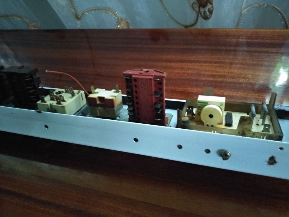 Панель с ручками переключения для электроплиты ARDO