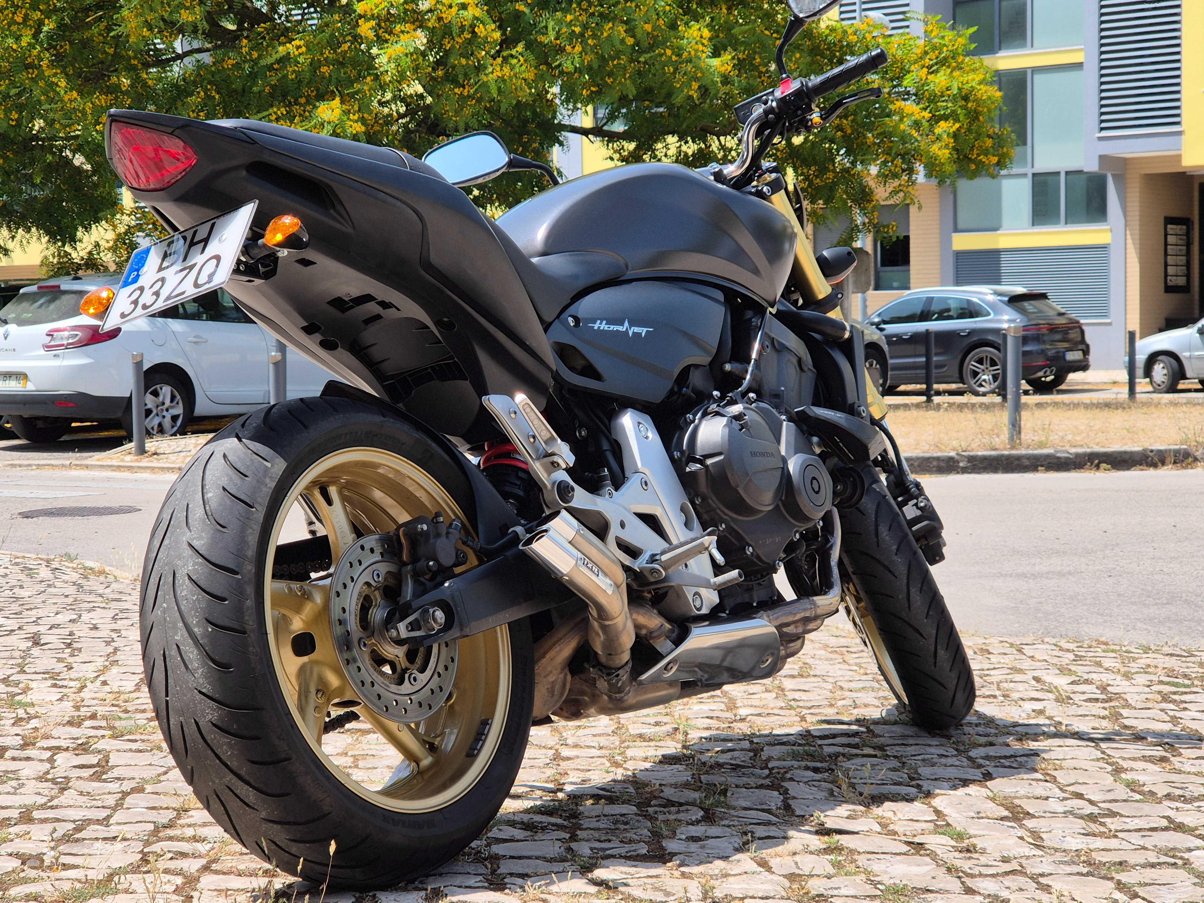 Hornet 600 como nova
