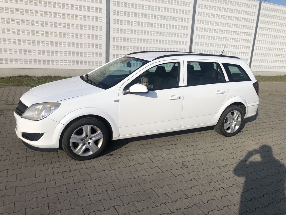 Sprzedam Opel Astra 1.7 CDTI 110km Kombi.   Hak