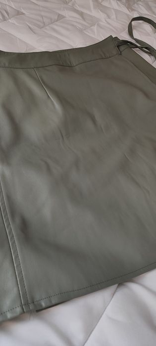 Oliwkowa spódniczka ze sztucznej skórki