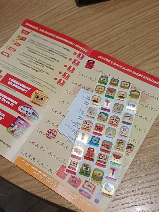 Naklejki biedroniaki 32 szt + gratis kody