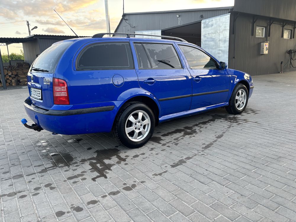 Skoda Oktavia tour 1.6 MPI lux