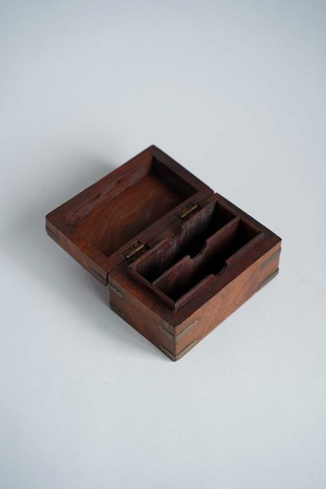 Pequenas peças decorativas em madeira