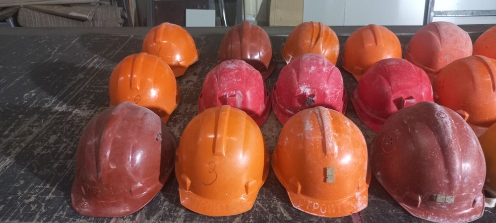 Каски будівельні, б/ в , робочий стан