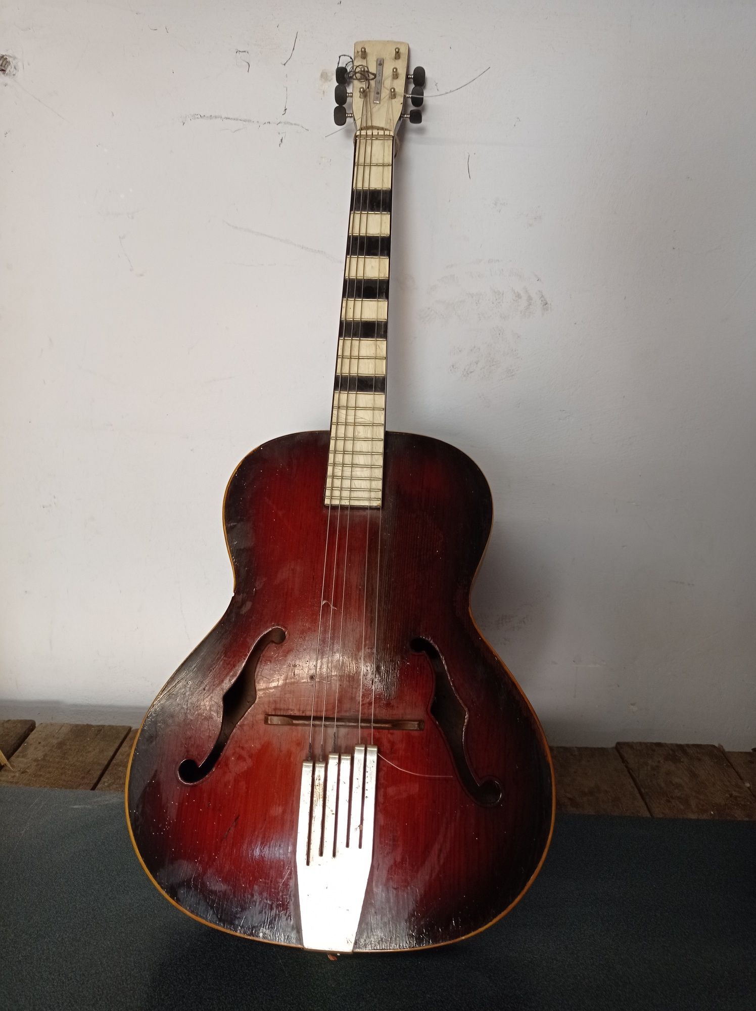 Stara gitara "Sylwia"
