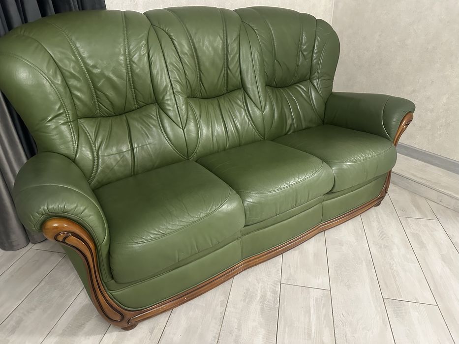 Диван тримістний шкіряний