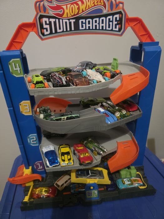 Garaż hot wheels stunt garage z samochodzikami