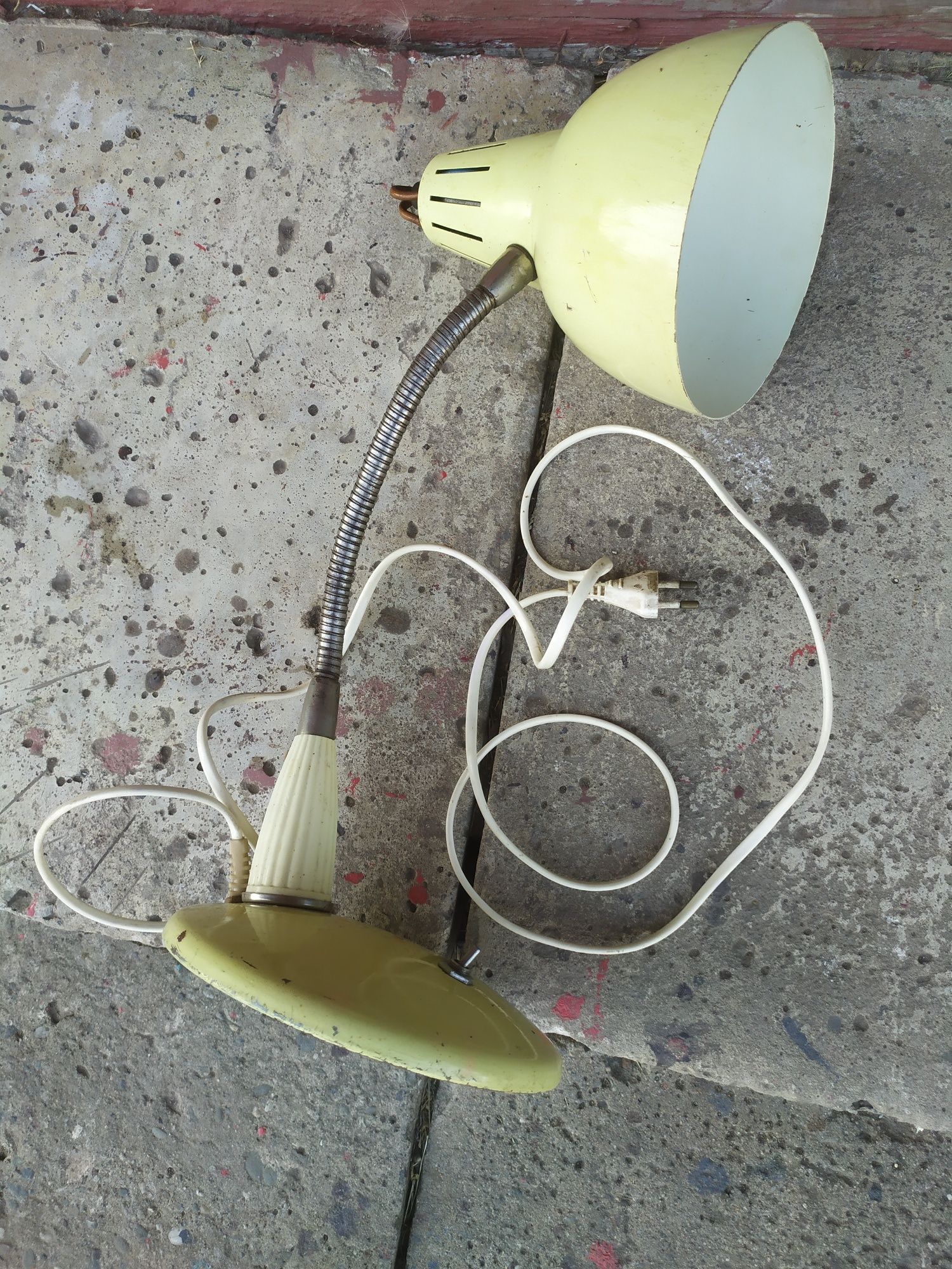 Stara lampa nocna na biurko . PRL