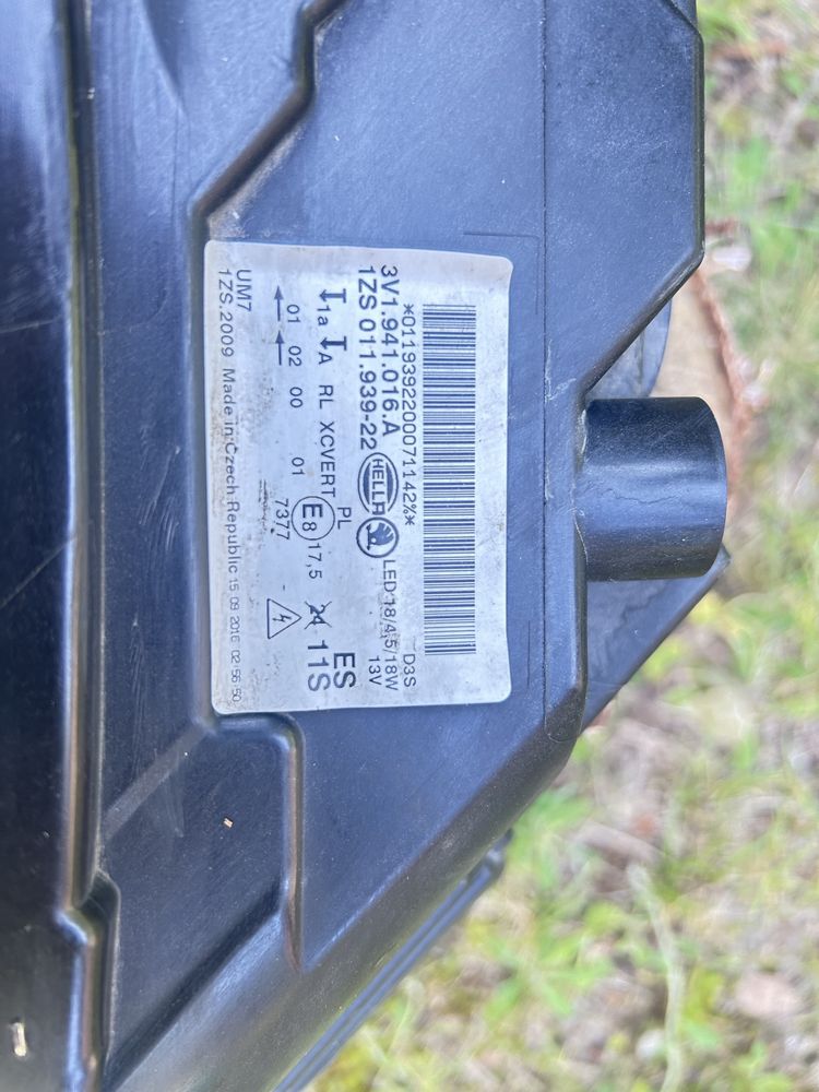 Lampa przednia Superb III kompletna  nie naprawiania