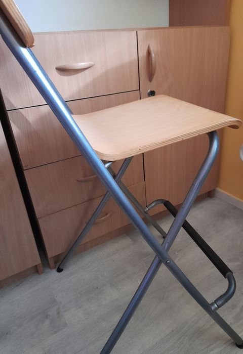 Krzesło barowe drewniane