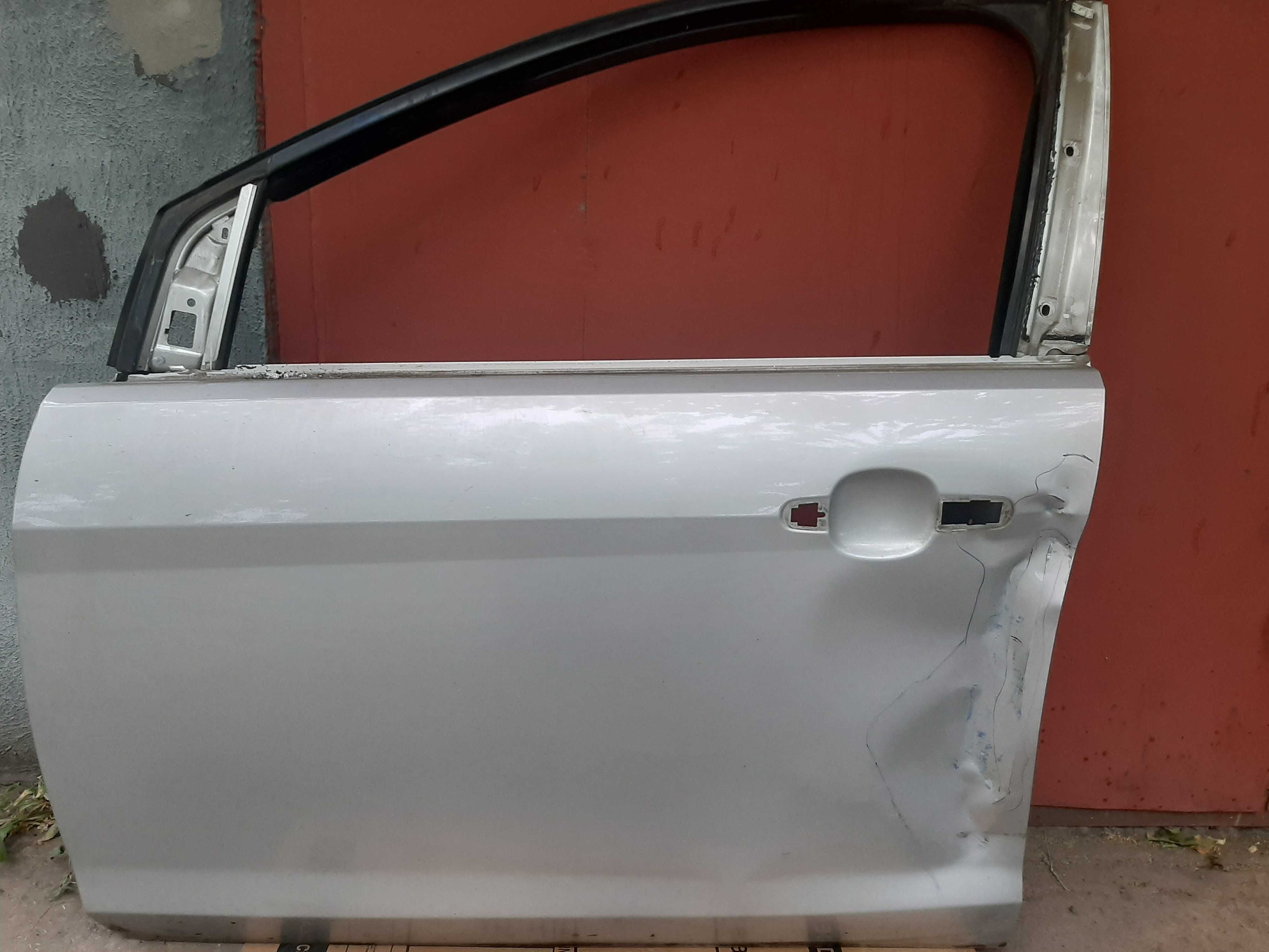 Двері автомобільні від ford focus 2 універсал 2008 року