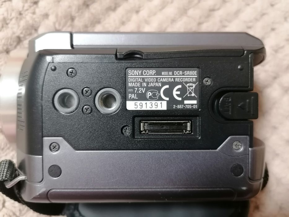 Видеокамера  Sony Handycam DCR - SR80 60GB HDD CAMCORDER + BONUS