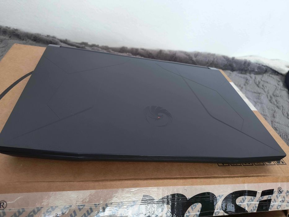 Sprzedam laptop MSI Bravo 15 C7VF – bardzo świetny stan