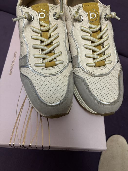 Кросівки круті Bugatti р. 40, на не широку ногу, як нові