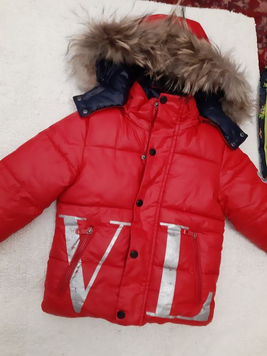 Дуже тепла курточка на хлопчика.