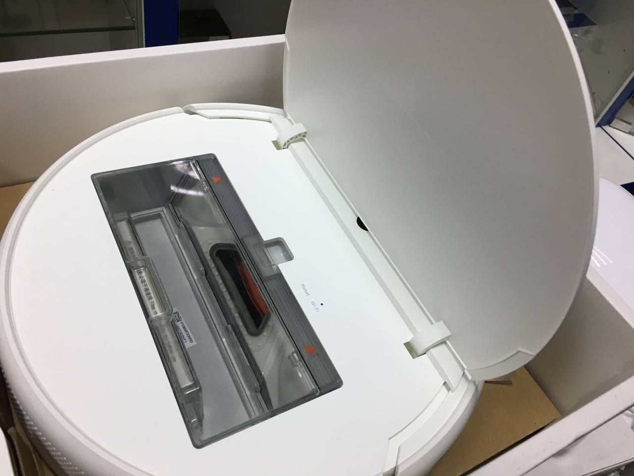 Акция Робот-пилесос Xiaomi Mi Robot Vacuum-Mop 1С