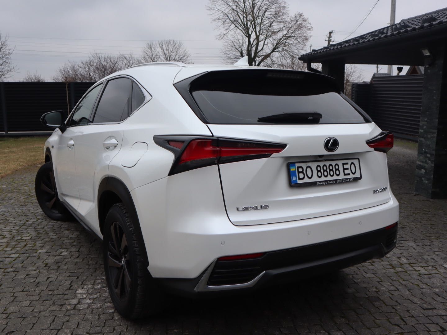 Lexus NX 200 офіційний