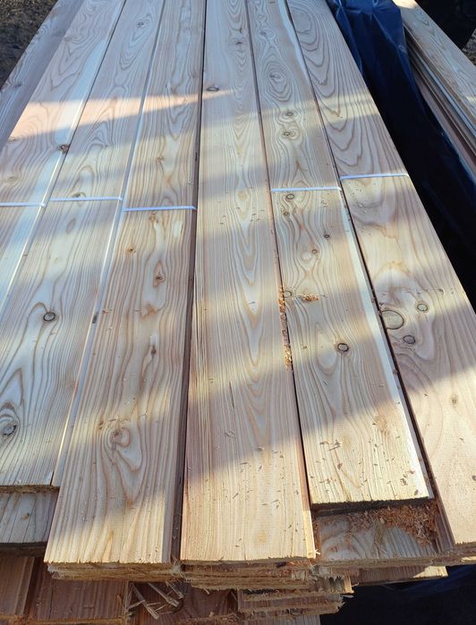 Deska elewacyjna modrzewiowa boazeria szalówka podbitka modrzew taras