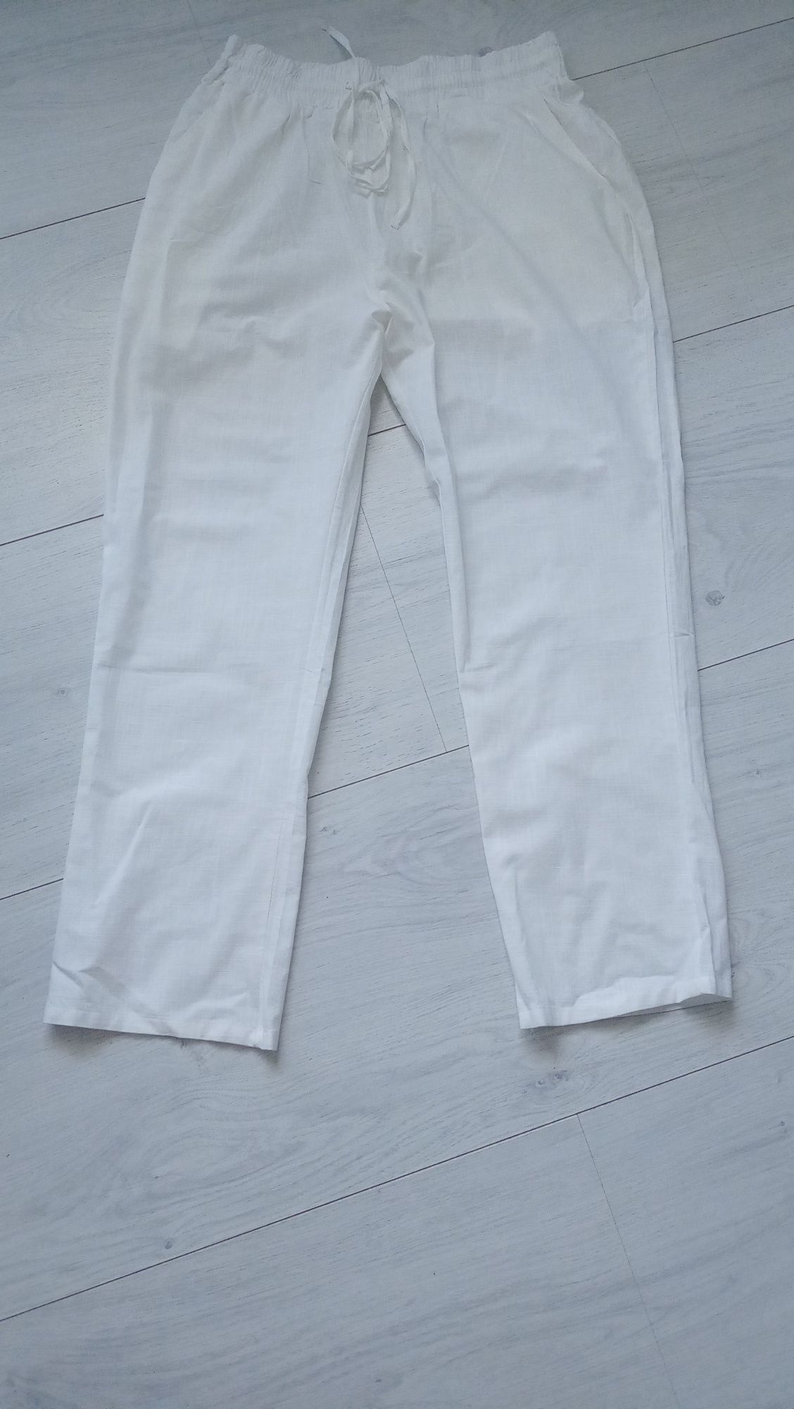 Białe spodnie z lnu i bawelny
