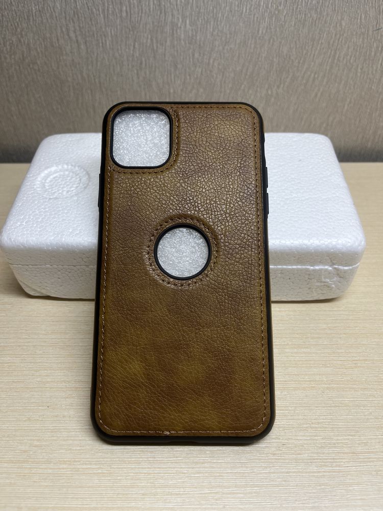 Продам чехлы и защитное стекло на iPhone 11 Pro Max