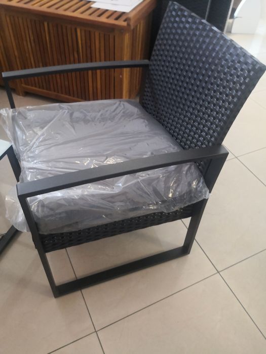 Zestaw rattanowy dwa krzesła i stolik kawowy na taras lub balkon