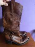 Botas de cano alto tipo cowboy
