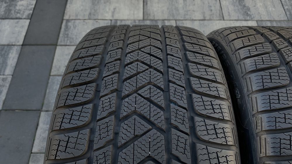 Opony zimowe Pirelli 275/35 19 cali 96V para