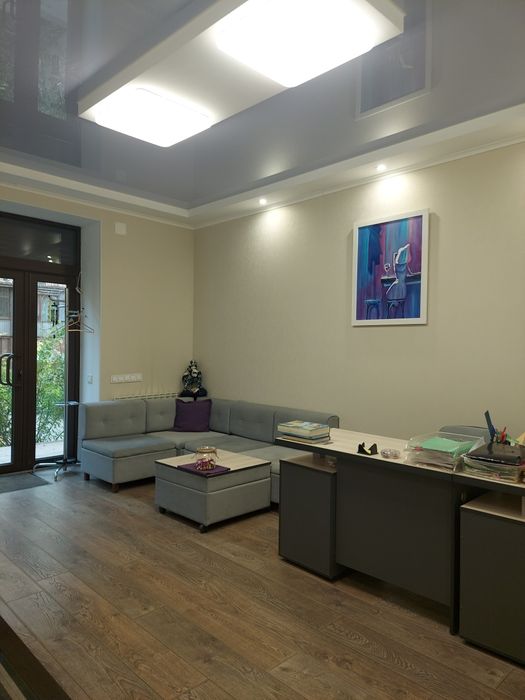 Офіс центр ТЦ Україна Жаботинського 45000 у.о