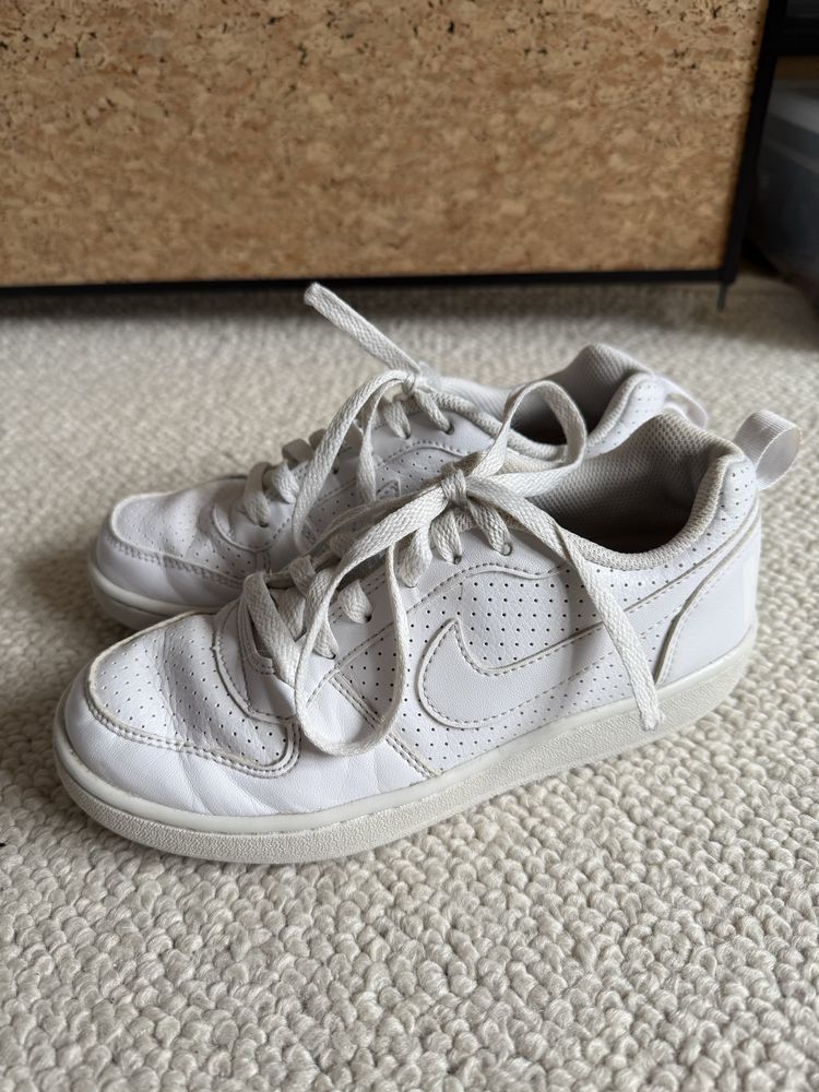 Buty Nike 35,5 białe skóra