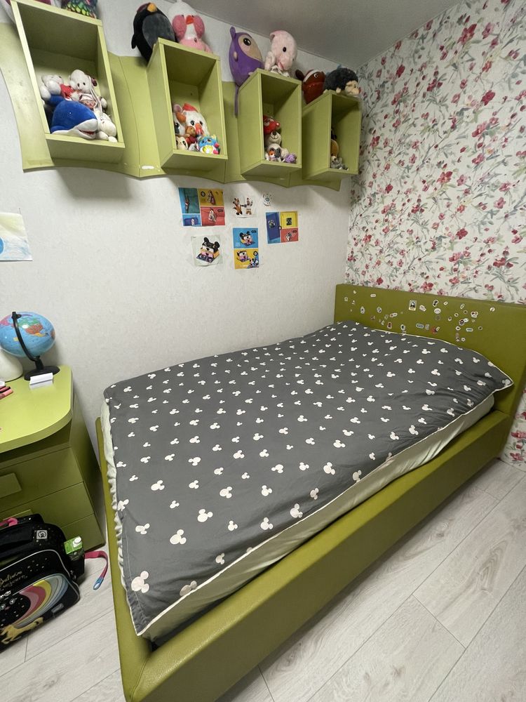 Детский спальный гарнитур, кровать, шкаф, письменный стол