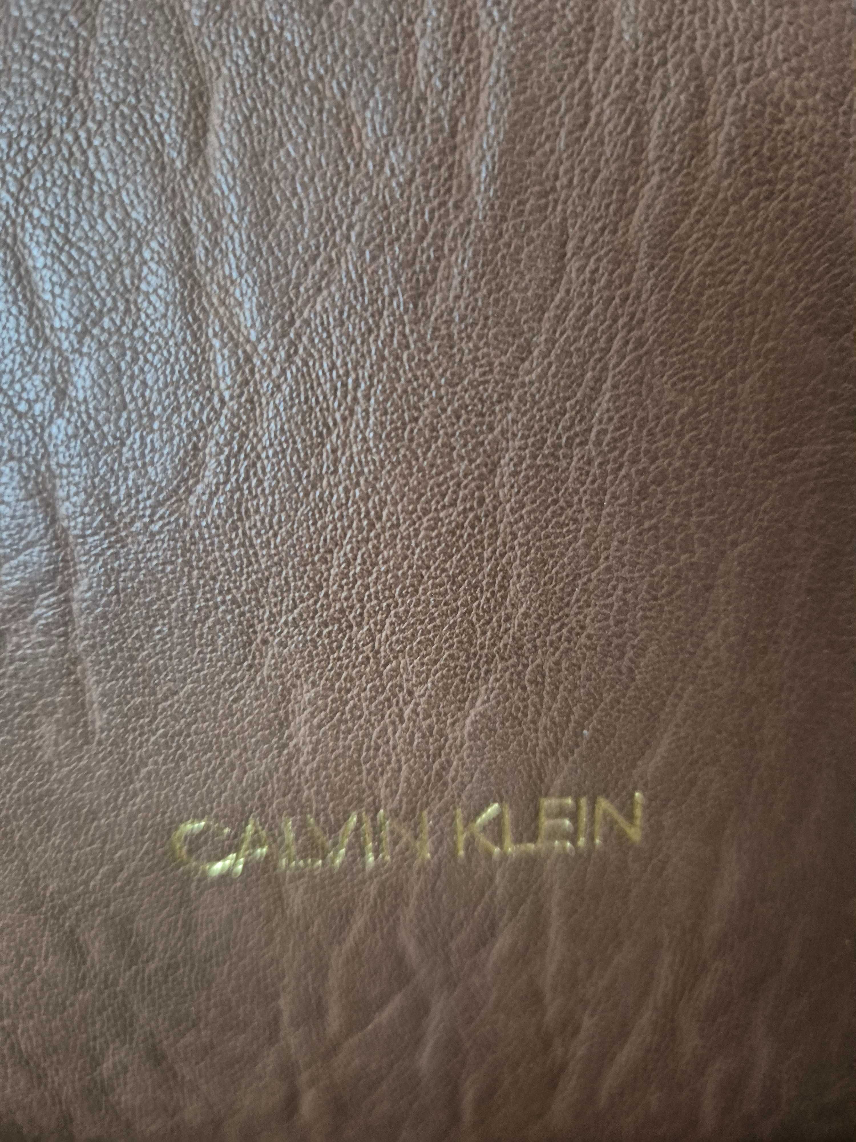 Сумка-тоут Calvin Klein Gabrianna Bubble Lamb