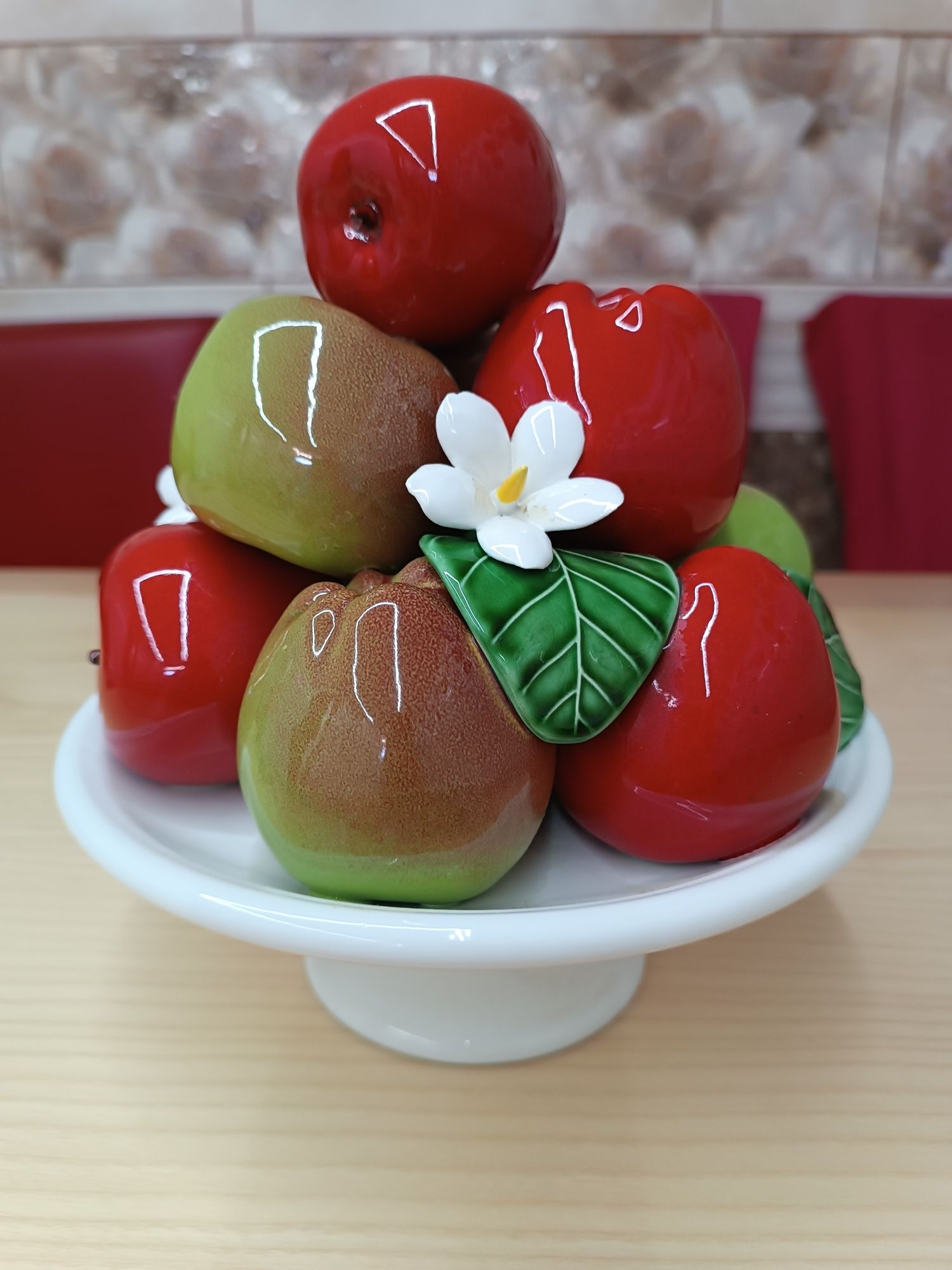 Итальянская Тарелка керамическая Ваза с яблоками