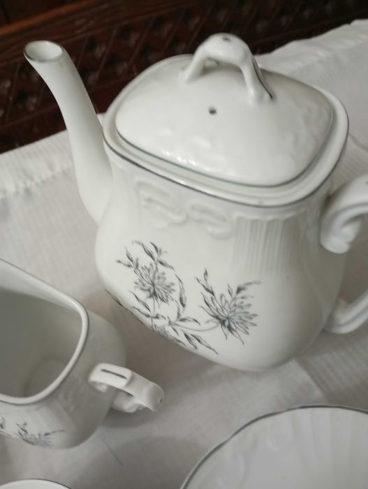 Várias peças antigas lindíssimas