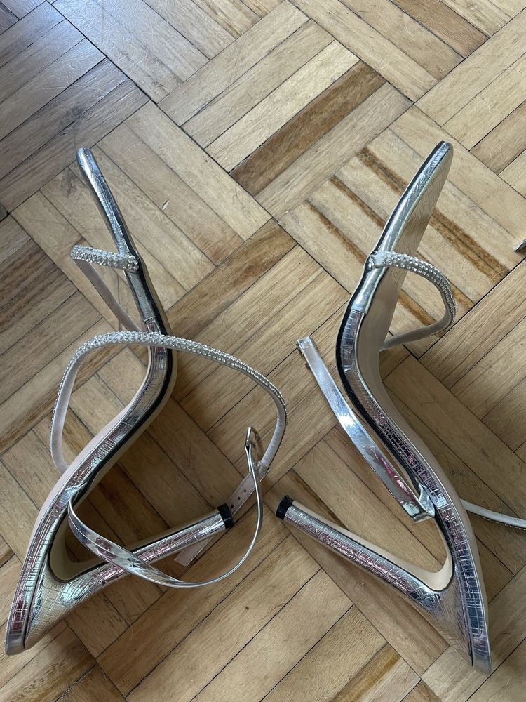Sandalias prateadas com brilhos, 40