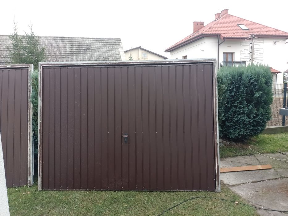 Brama garażowa w dobrym stanie