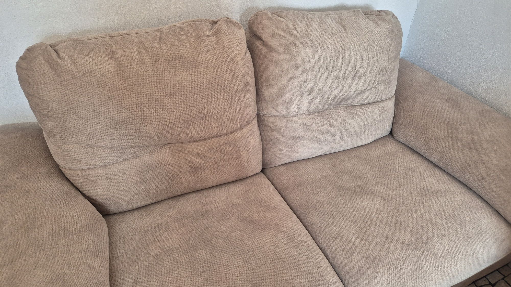 Sofá 2 lugares beige
