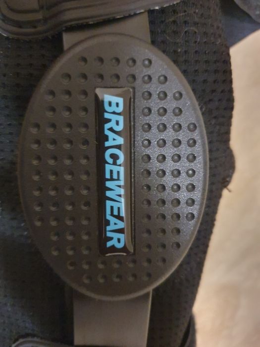 Тутор на коліно регуоюється