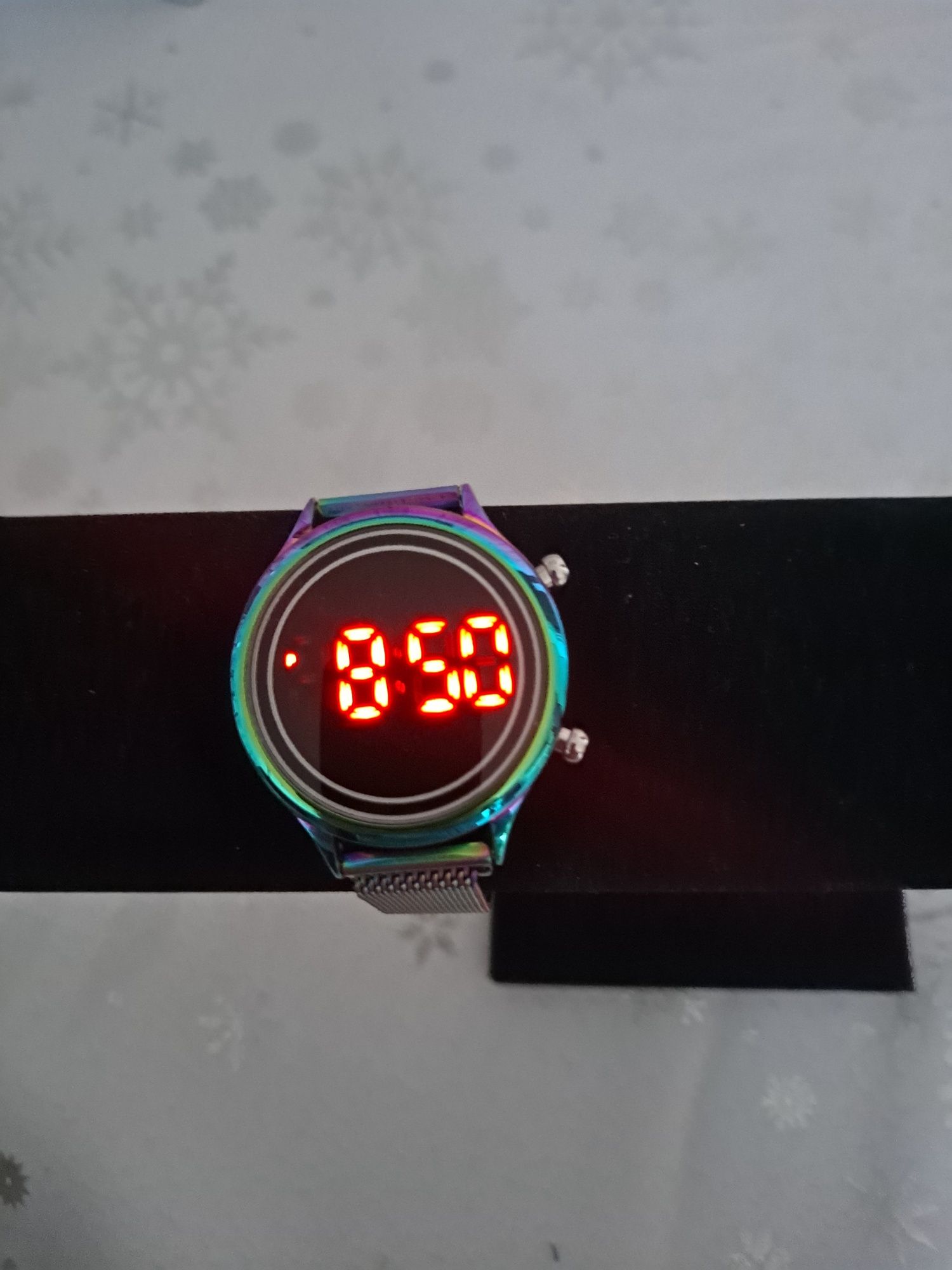 Nowy multikolorowy zegarek