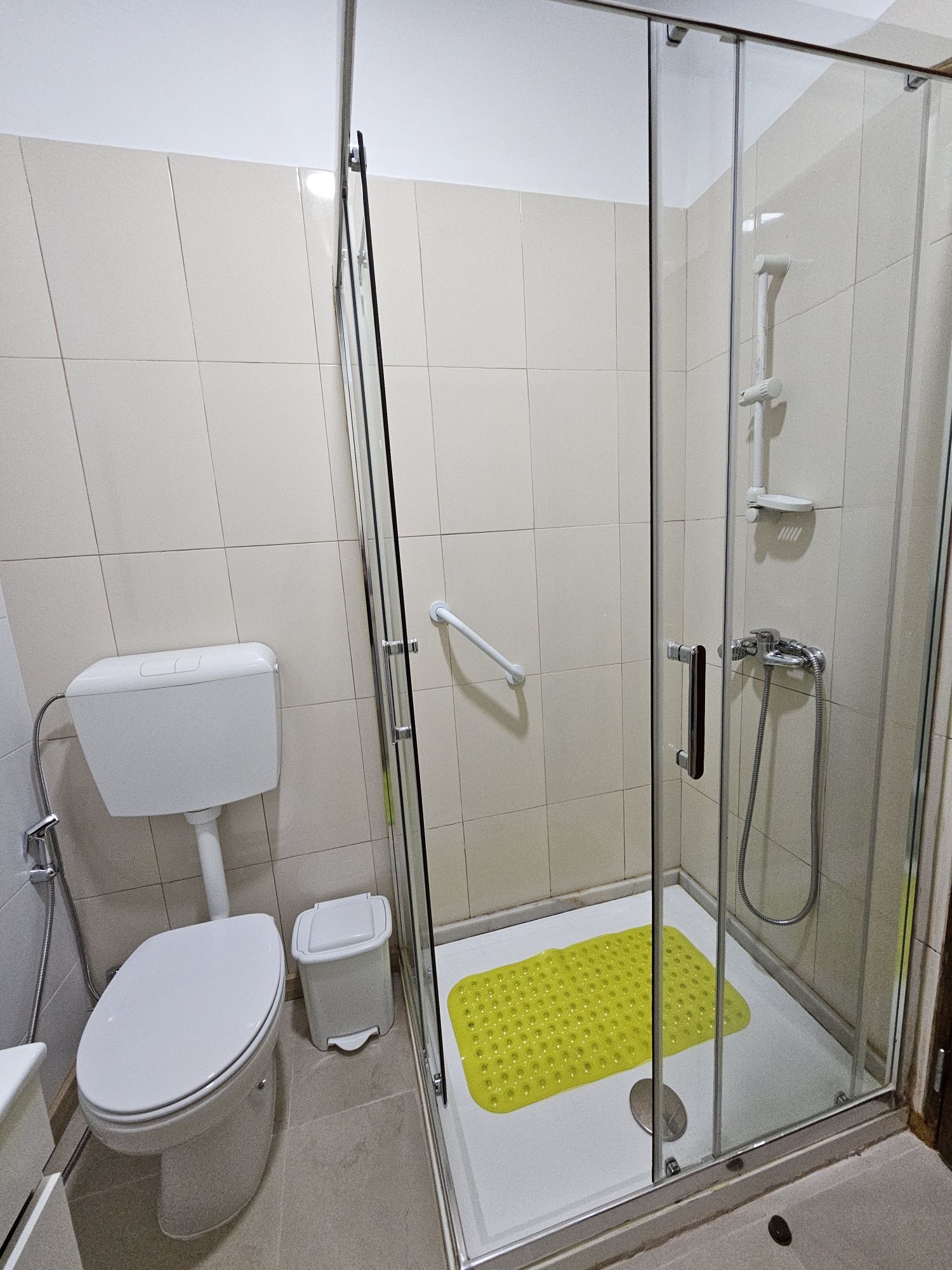 Quarto para Jovem Trabalhadora em Famões, Odivelas (Lisboa)