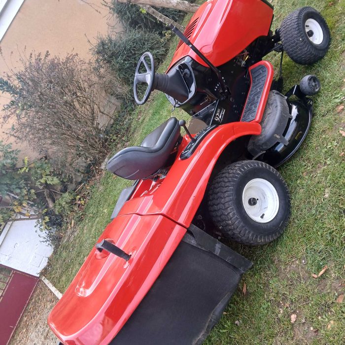 Tractor corta relva ou ervas selvagem