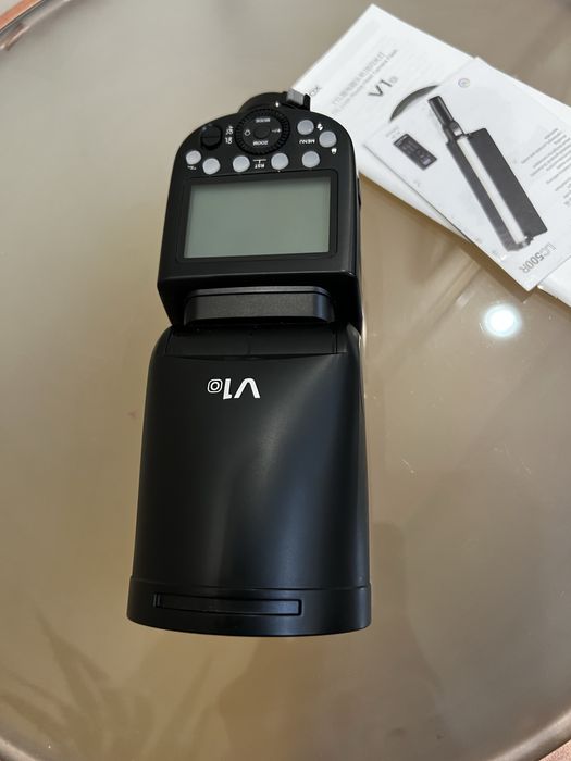 Продається професійний спалах Godox V1