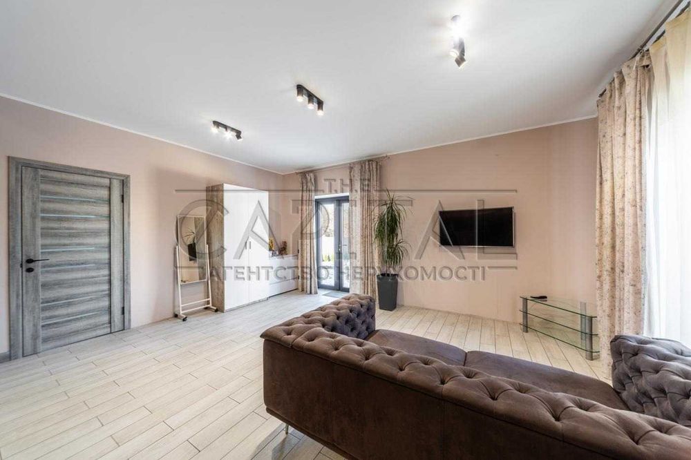 Продаж Дуплекс, Солом'янський район, пл. Шевченка, 180 м2